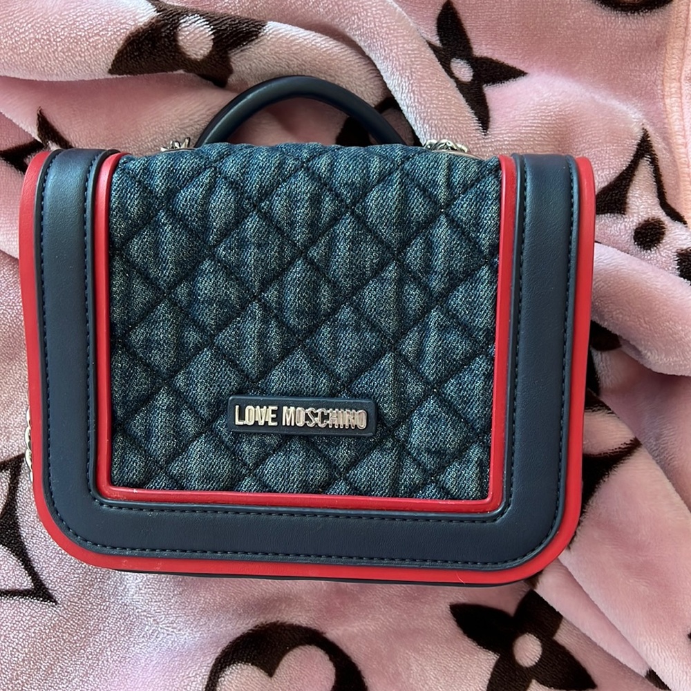 Cute small moschino bag 💓💕